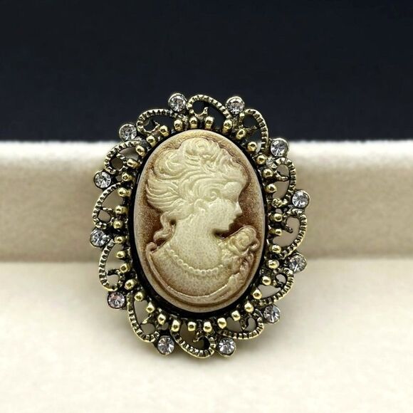 Yellow Gold and Brown with Diamond Crystal Victorian Lady Cameo Pin Back Brooch - Picture 3 of 7
